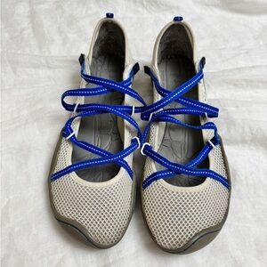 J-41 Barefoot Design Slip-On Mesh Flats Size 8 Adjustable Bright Blue Straps